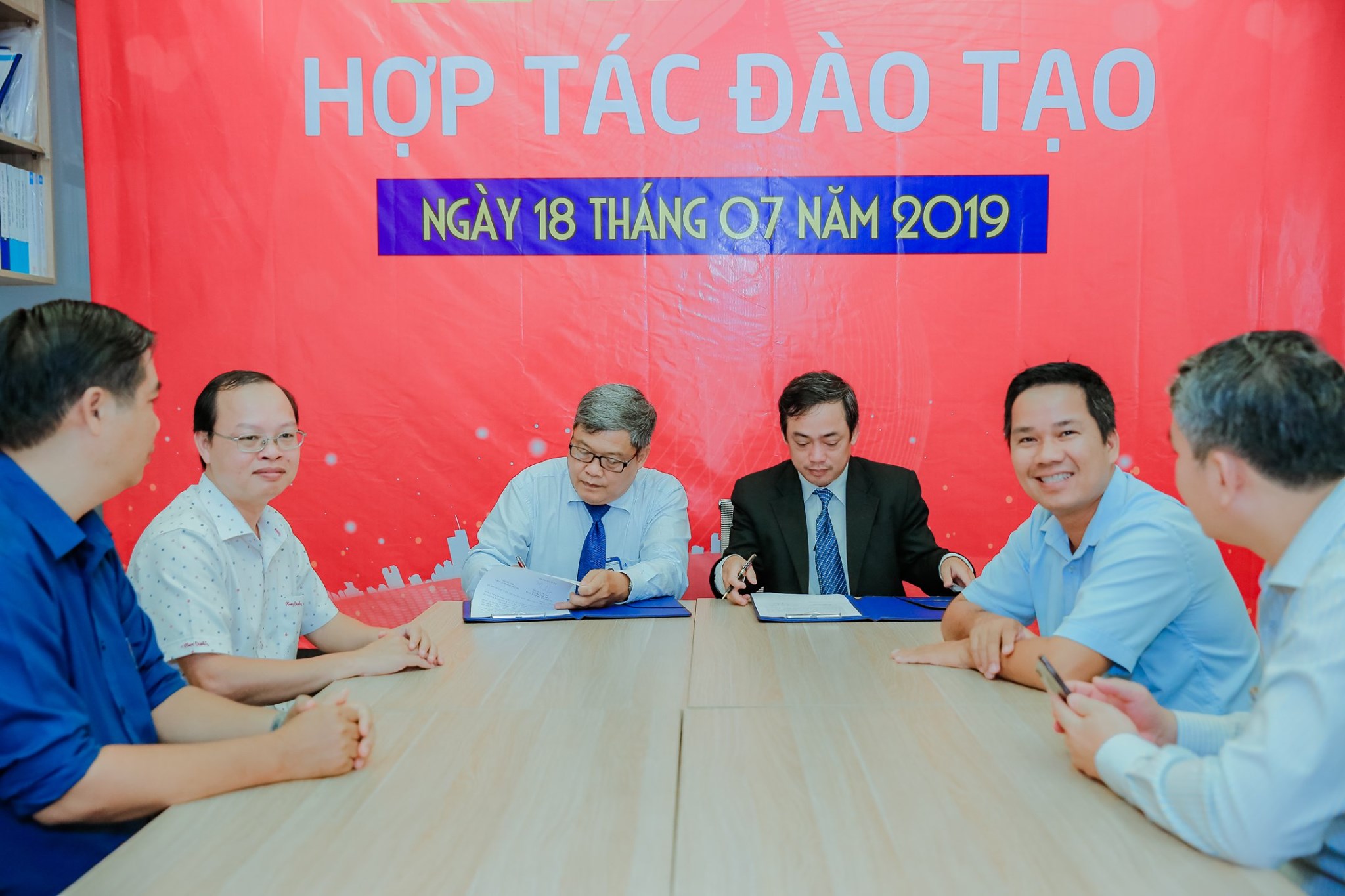 ký kết bách khoa